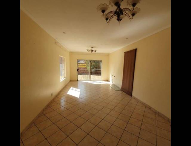 3 BEDROOM TOWNHOUSE FOR SALE IN THATCHFIELD